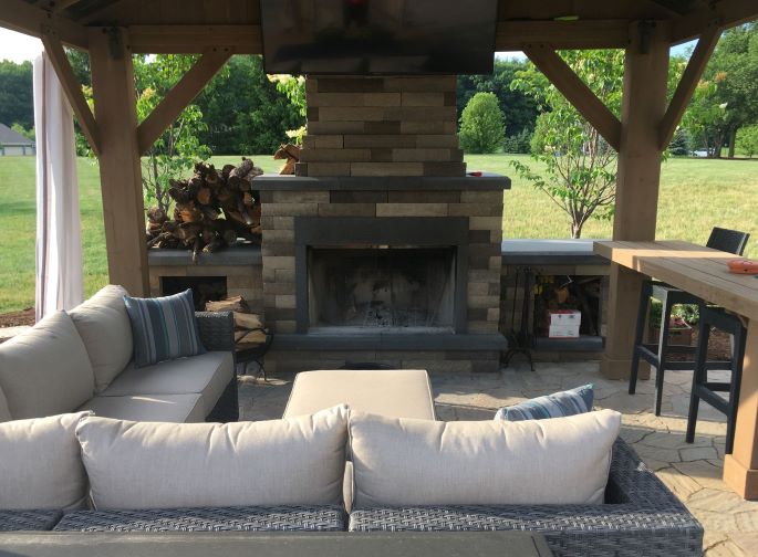 Outdoor fireplace construction Milwaukee